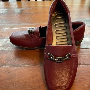 Easy Spirt woman’s burgundy comfort shoes.